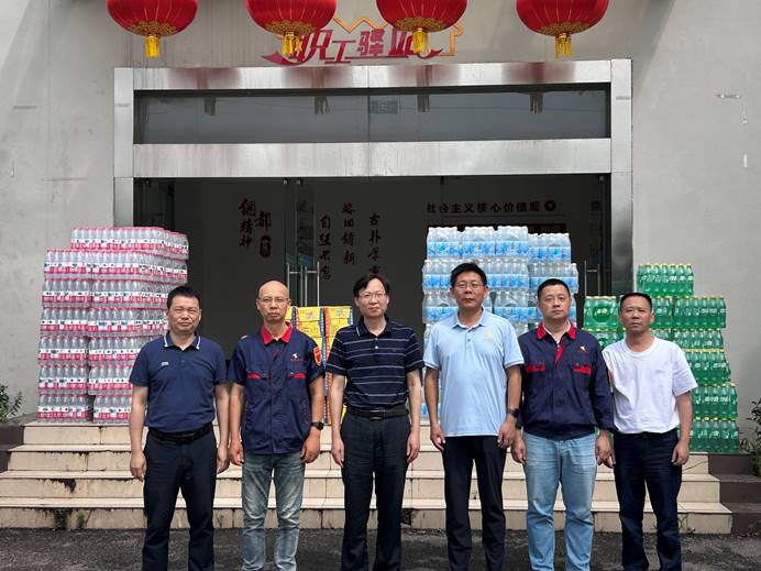 羅淵平到基層單位高溫慰問(wèn)